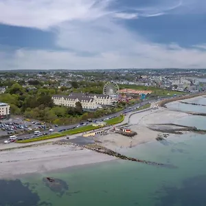 Salthill Отель